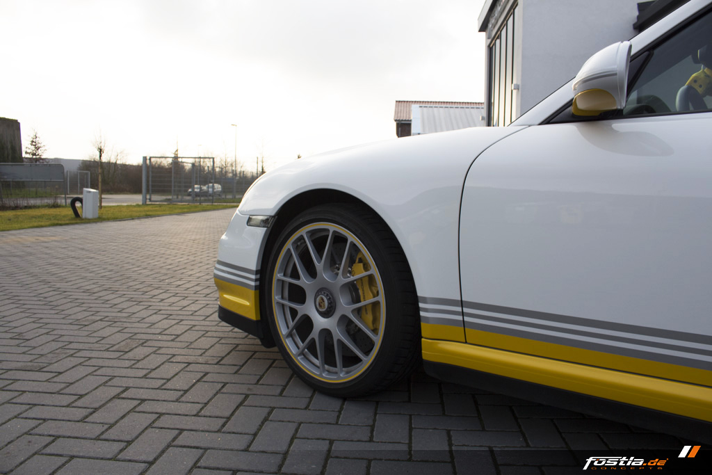 Porsche 911 Turbo 997 Car-Wrapping Design Streifen Gelb Yellow Folieren Exclusive 09.jpg