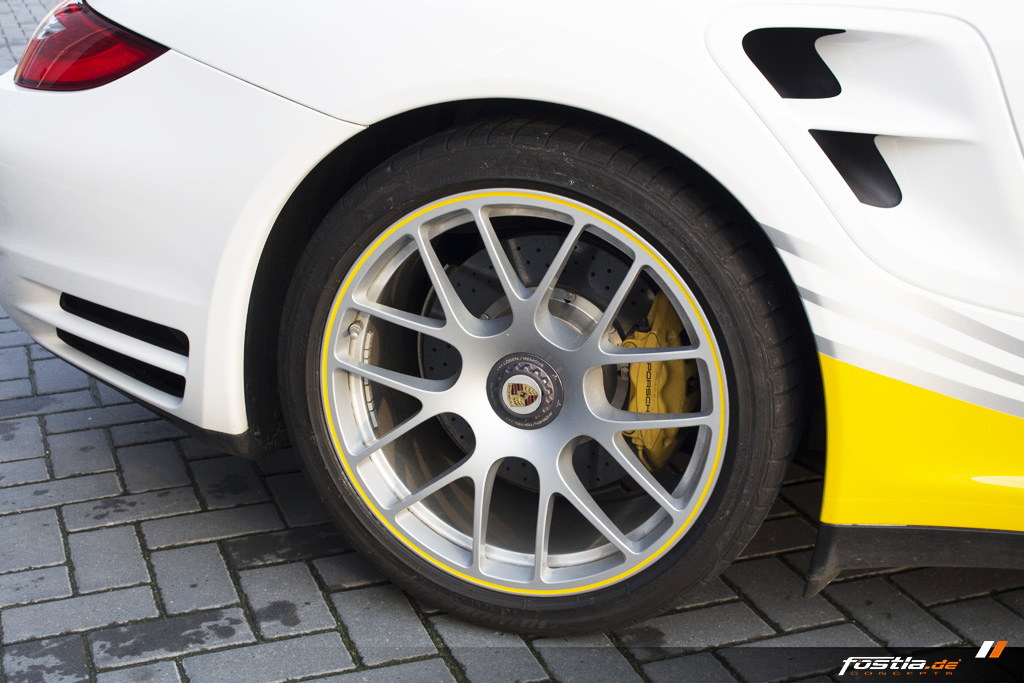 Porsche 911 Turbo 997 Car-Wrapping Design Streifen Gelb Yellow Folieren Exclusive 16.jpg