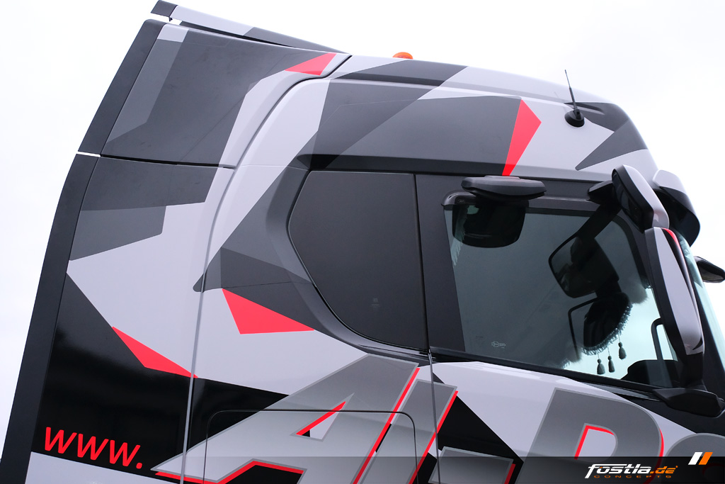Scania S500 V8 LKW Camoflage Neon Rot Schwarz Grau Teilfolierung Branding Werbebeschriftung (12).jpg