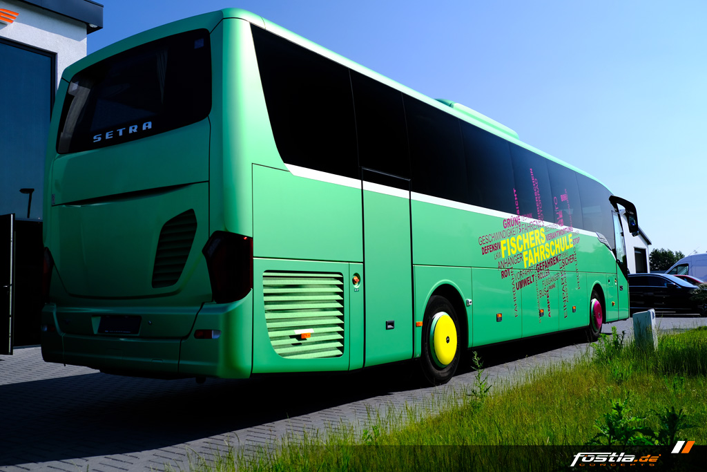 SETRA S 515 MD Reisebus Teilfolierung Gelb Fuchsia Werbebeschriftung Fahrschule (1).jpg