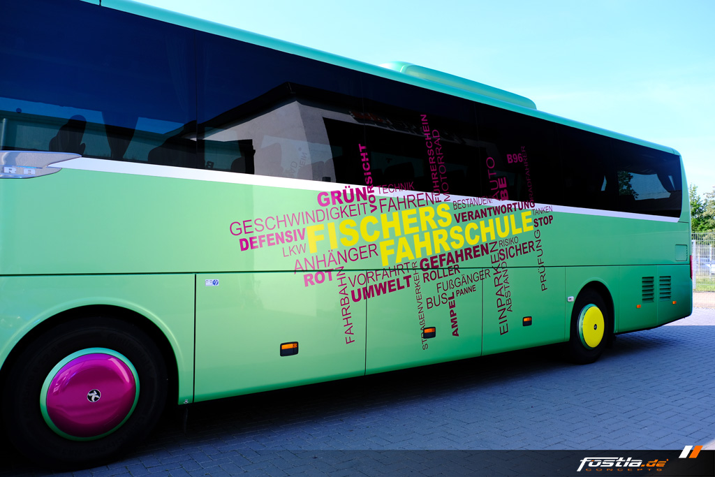 SETRA S 515 MD Reisebus Teilfolierung Gelb Fuchsia Werbebeschriftung Fahrschule (23).jpg