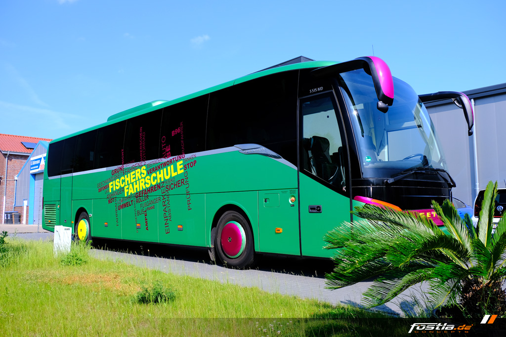 SETRA S 515 MD Reisebus Teilfolierung Gelb Fuchsia Werbebeschriftung Fahrschule (6).jpg