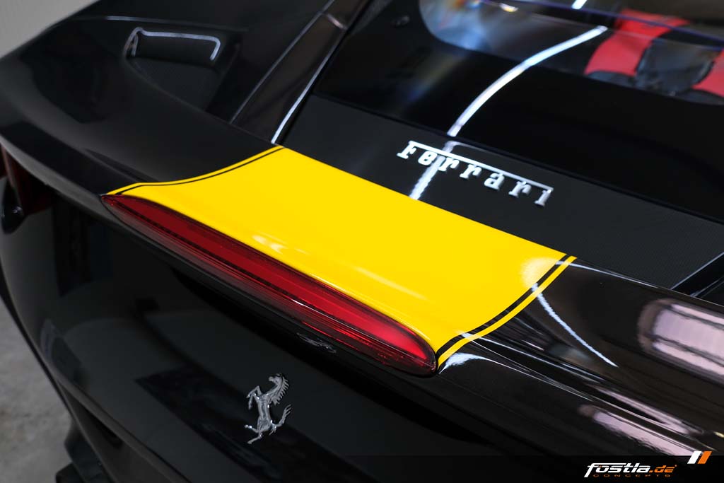 Ferrari F8 Tributo Schwarz Gelb Teilfolierung Folierung Streifen Stripes Steinschlagschutz Lackschutz XPEL PPF (9).jpg