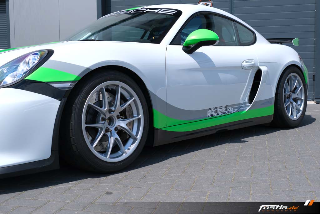 Porsche GT4 Clubsport 981 Teilfolierung Motorsport Rennsport Streifen Stripes Schwarz Grau Grün Design (11).jpg