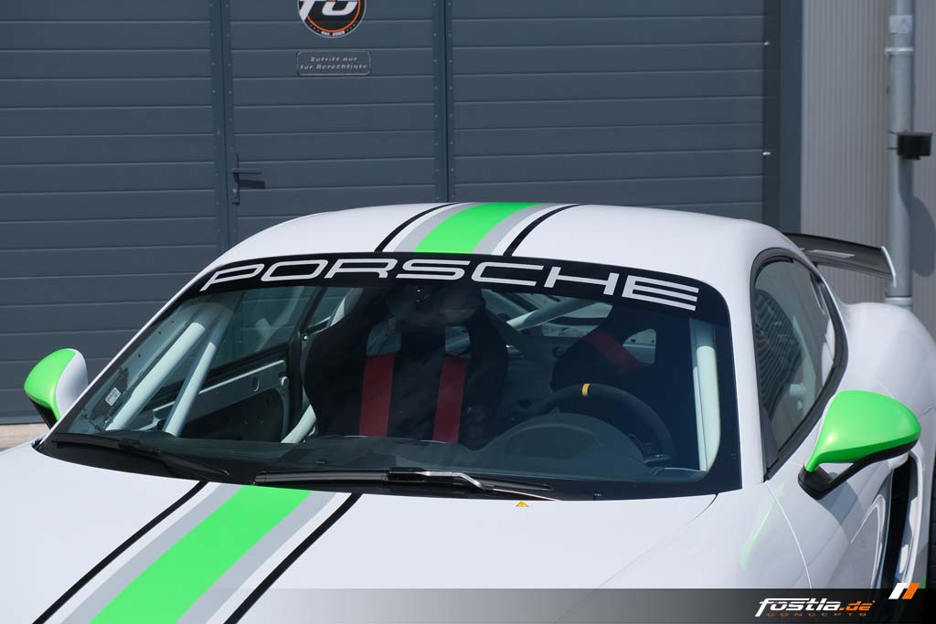 Porsche GT4 Clubsport 981 Teilfolierung Motorsport Rennsport Streifen Stripes Schwarz Grau Grün Design (20).jpg