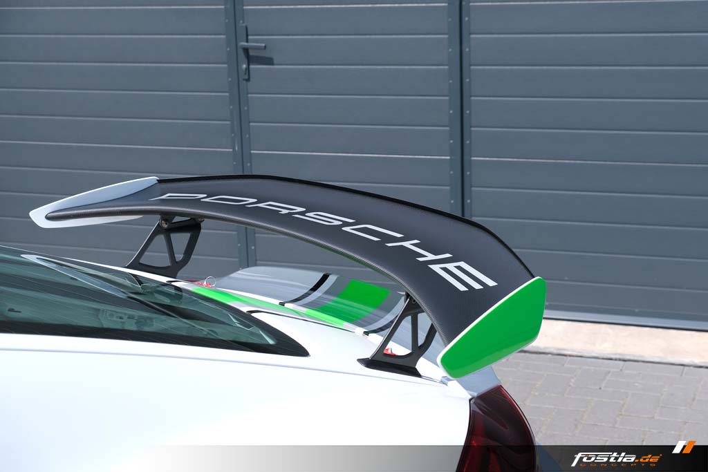 Porsche GT4 Clubsport 981 Teilfolierung Motorsport Rennsport Streifen Stripes Schwarz Grau Grün Design (24).jpg