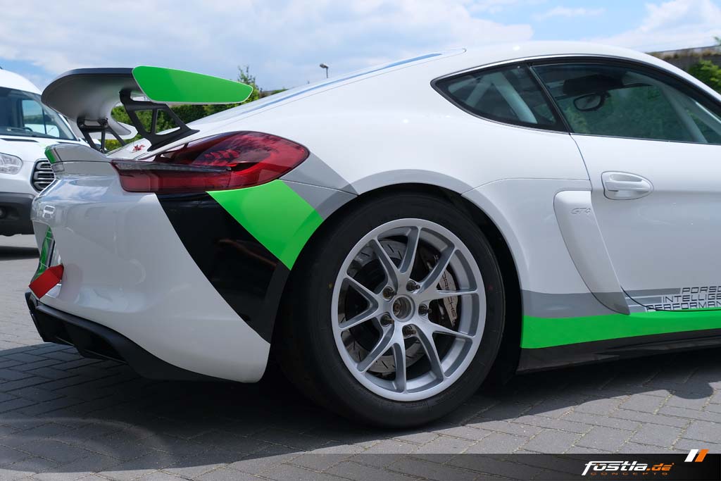 Porsche GT4 Clubsport 981 Teilfolierung Motorsport Rennsport Streifen Stripes Schwarz Grau Grün Design (8).jpg