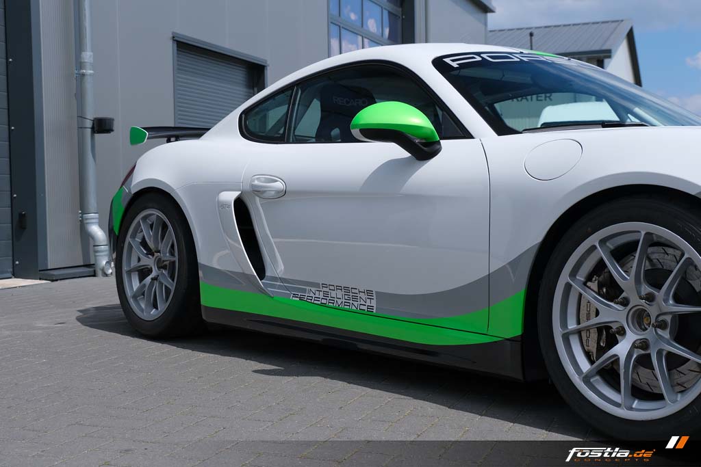 Porsche GT4 Clubsport 981 Teilfolierung Motorsport Rennsport Streifen Stripes Schwarz Grau Grün Design (9).jpg
